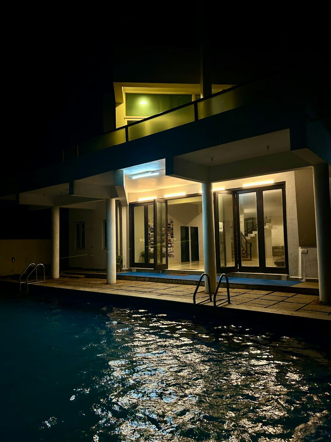 celebrity poolside villa